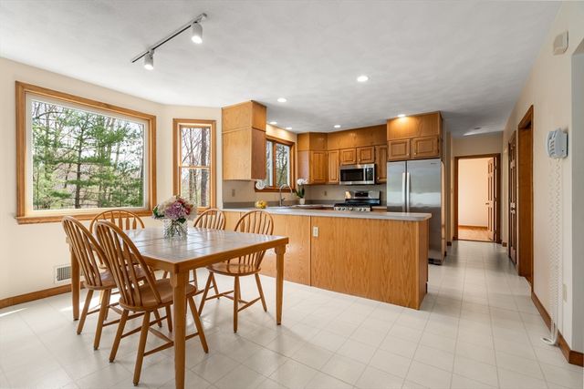 6 Smythe Circle, North Reading, MA 01864