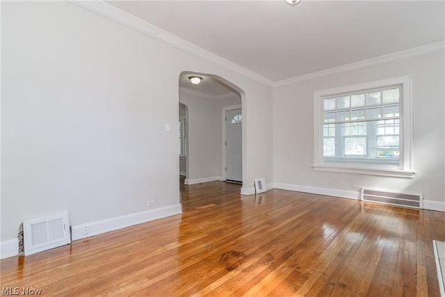 18119 Lake Shore Boulevard, Cleveland, OH 44119