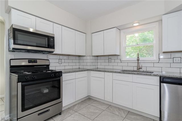 18119 Lake Shore Boulevard, Cleveland, OH 44119