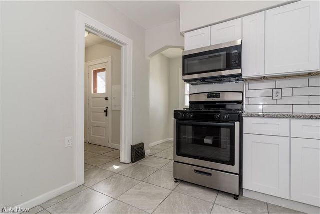 18119 Lake Shore Boulevard, Cleveland, OH 44119