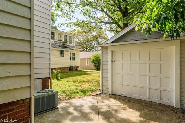18119 Lake Shore Boulevard, Cleveland, OH 44119