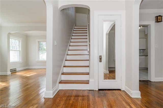 18119 Lake Shore Boulevard, Cleveland, OH 44119