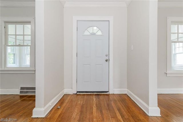 18119 Lake Shore Boulevard, Cleveland, OH 44119