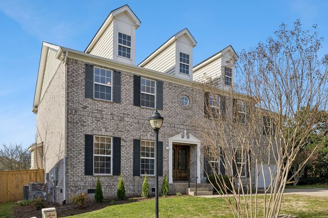 7504 Woodstream Dr, Nashville, TN 37221
