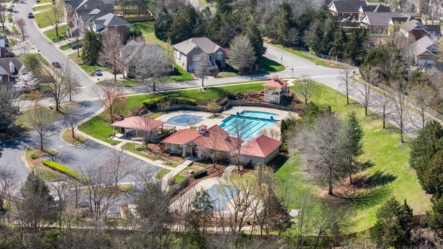7504 Woodstream Dr, Nashville, TN 37221