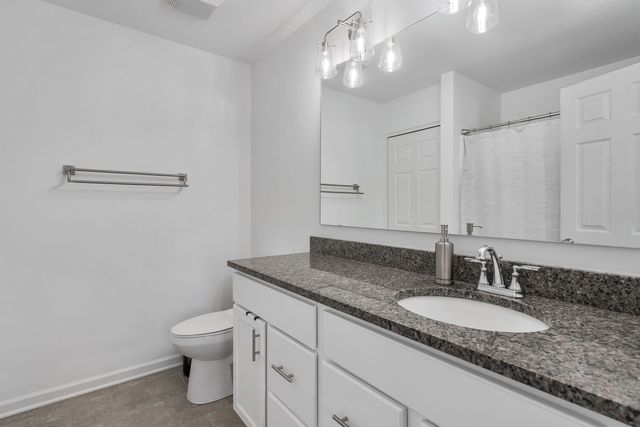 1813 S 5th Street, Eldridge, IA 52748