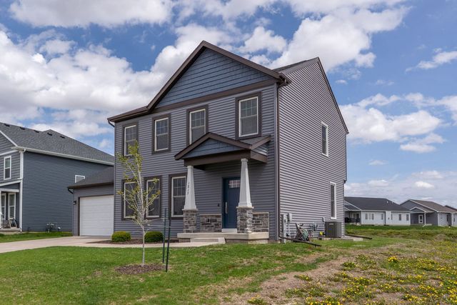 1813 S 5th Street, Eldridge, IA 52748