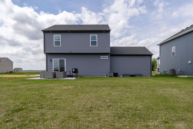 1813 S 5th Street, Eldridge, IA 52748