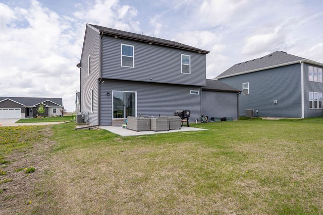 1813 S 5th Street, Eldridge, IA 52748