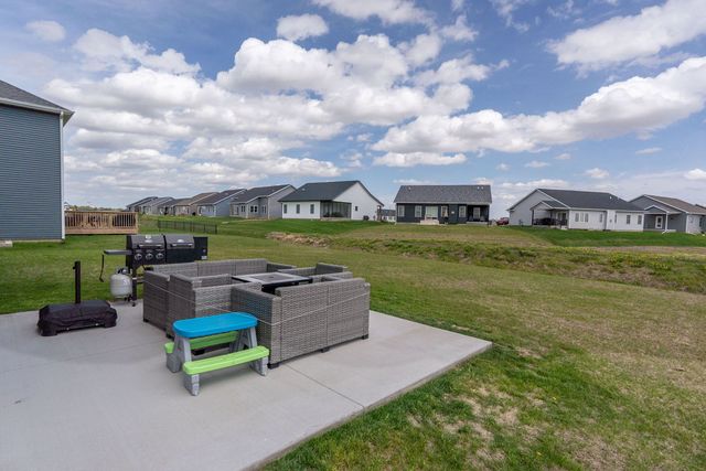 1813 S 5th Street, Eldridge, IA 52748