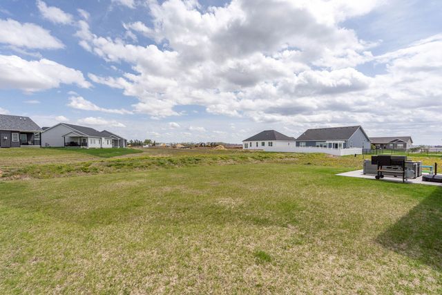 1813 S 5th Street, Eldridge, IA 52748