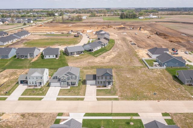 1813 S 5th Street, Eldridge, IA 52748