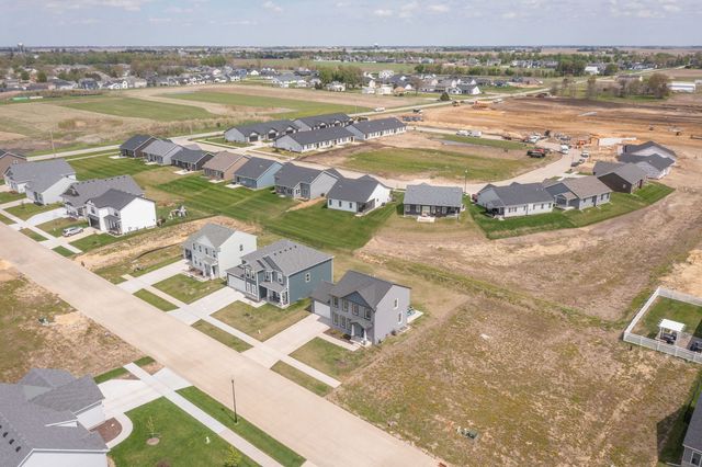 1813 S 5th Street, Eldridge, IA 52748