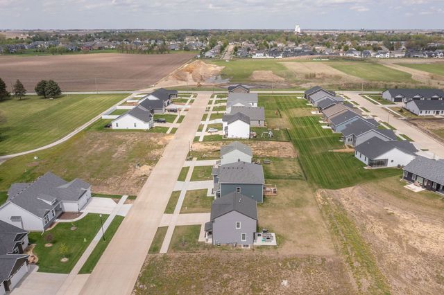 1813 S 5th Street, Eldridge, IA 52748