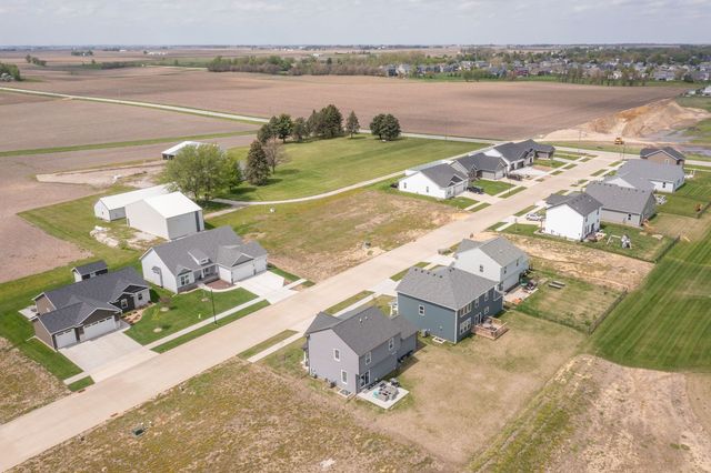 1813 S 5th Street, Eldridge, IA 52748