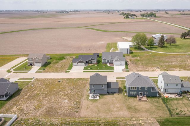 1813 S 5th Street, Eldridge, IA 52748