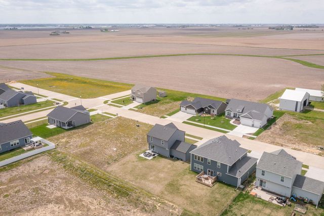1813 S 5th Street, Eldridge, IA 52748