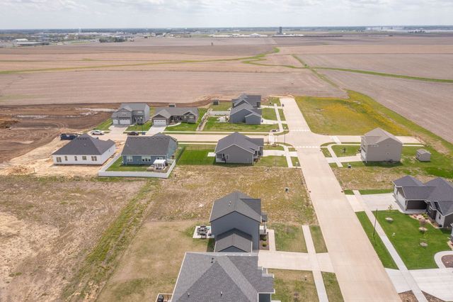 1813 S 5th Street, Eldridge, IA 52748