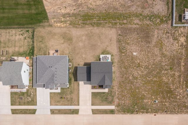 1813 S 5th Street, Eldridge, IA 52748