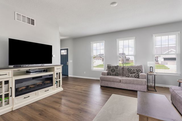 1813 S 5th Street, Eldridge, IA 52748