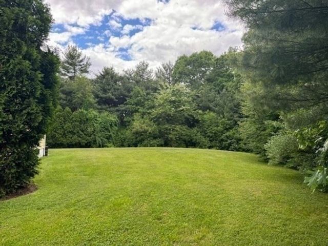 22 Freemens Cir, Freetown, MA 02702