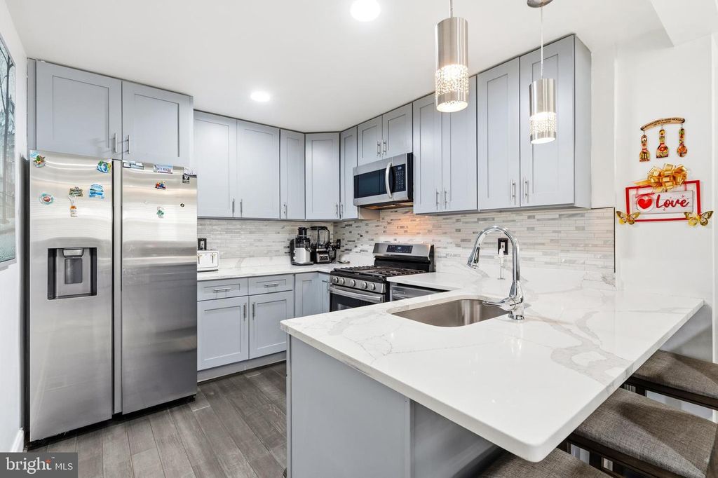 Image 9 of property listing at 552 48TH ST, Baltimore, MD 21224