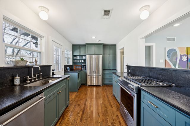 576 Brookhurst Drive, Dallas, TX 75218