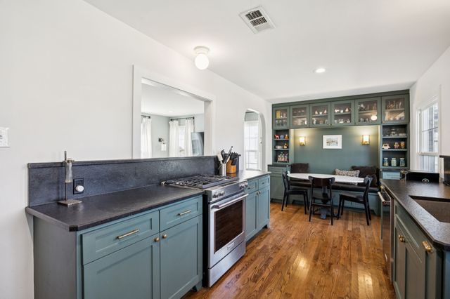 576 Brookhurst Drive, Dallas, TX 75218