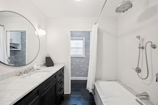 576 Brookhurst Drive, Dallas, TX 75218