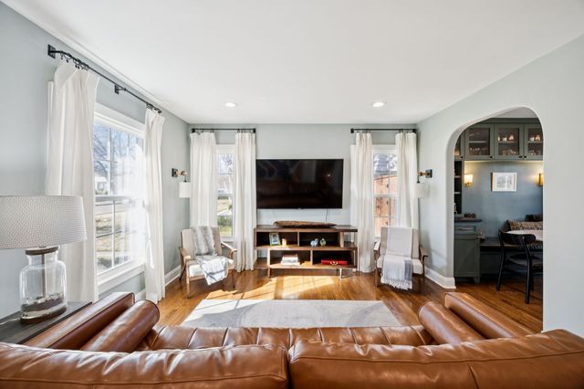 576 Brookhurst Drive, Dallas, TX 75218