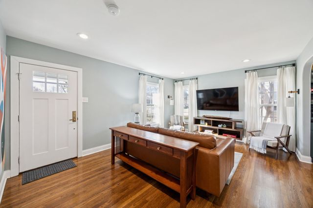 576 Brookhurst Drive, Dallas, TX 75218