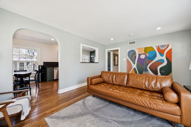 576 Brookhurst Drive, Dallas, TX 75218