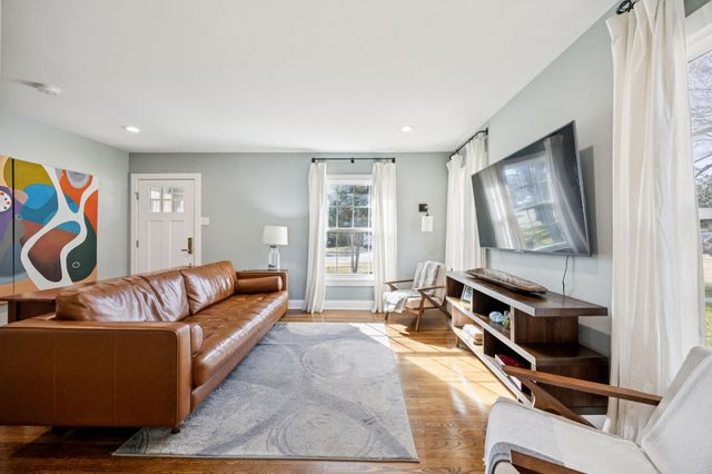 576 Brookhurst Drive, Dallas, TX 75218