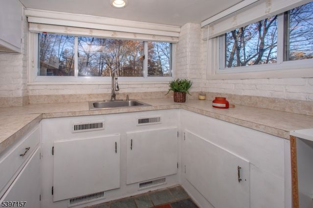 18 Decker Pond Rd, Vernon Twp., NJ 07461