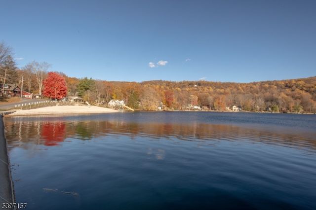 18 Decker Pond Rd, Vernon Twp., NJ 07461