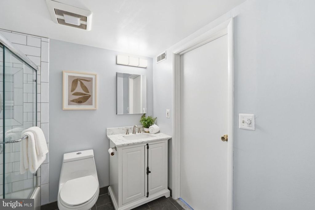 Image 15 of property listing at 12468 VALLEYSIDE WAY, Germantown, MD 20874