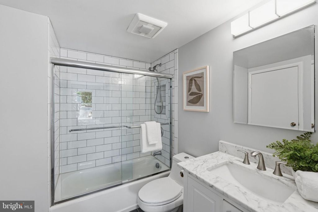 Image 16 of property listing at 12468 VALLEYSIDE WAY, Germantown, MD 20874