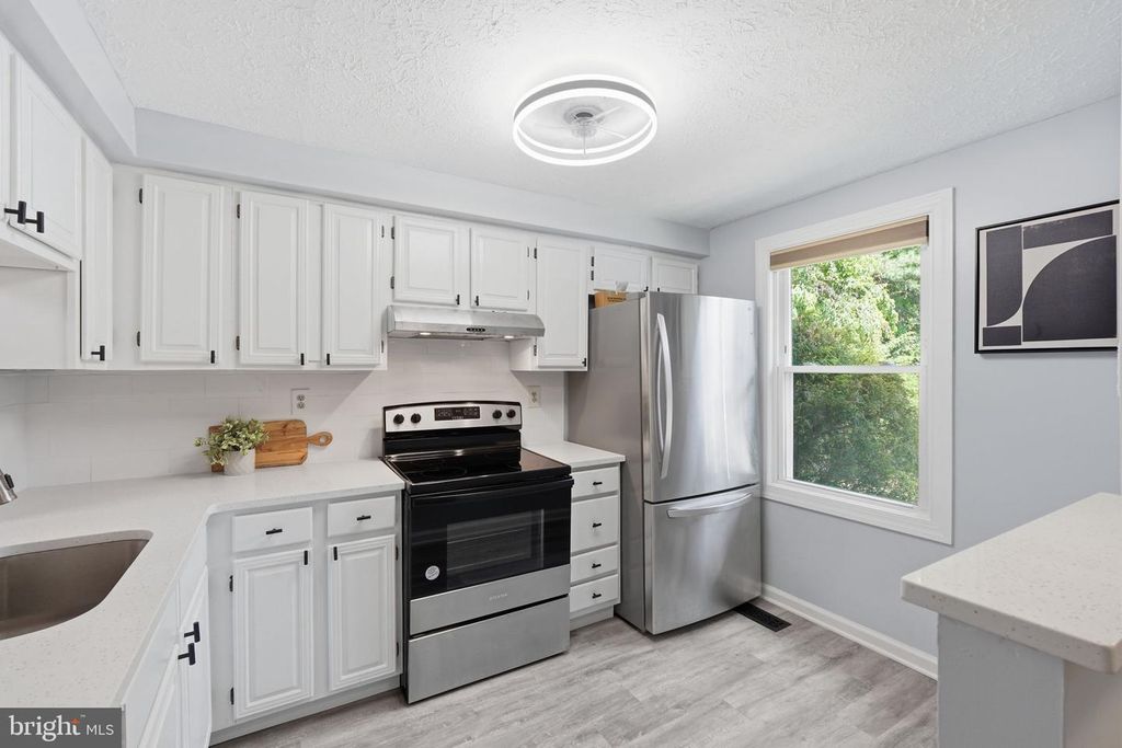 Image 3 of property listing at 12468 VALLEYSIDE WAY, Germantown, MD 20874