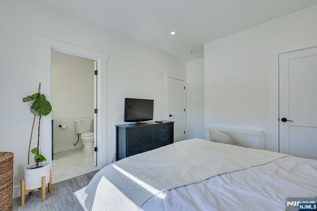 299A 7th Avenue, Newark, NJ 07107