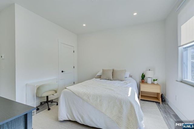 299A 7th Avenue, Newark, NJ 07107