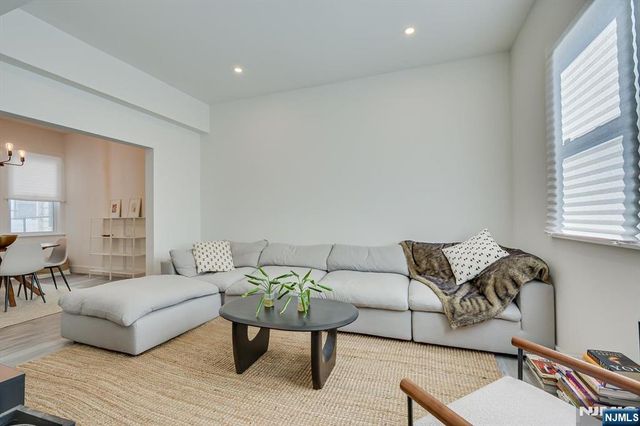 299A 7th Avenue, Newark, NJ 07107