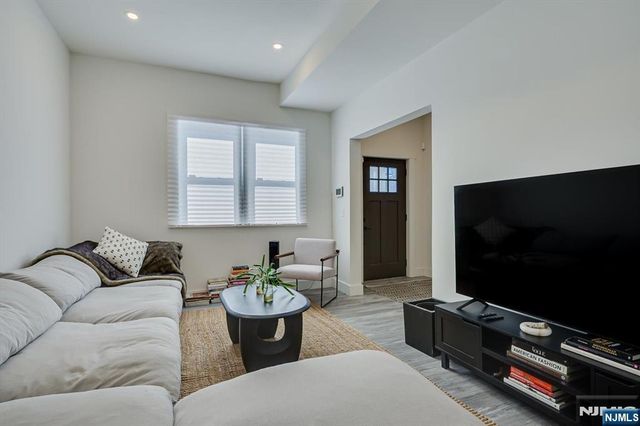 299A 7th Avenue, Newark, NJ 07107