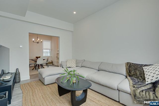 299A 7th Avenue, Newark, NJ 07107