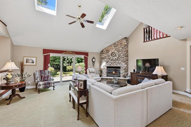 4120 W Puetz ROAD, Franklin, WI 53132