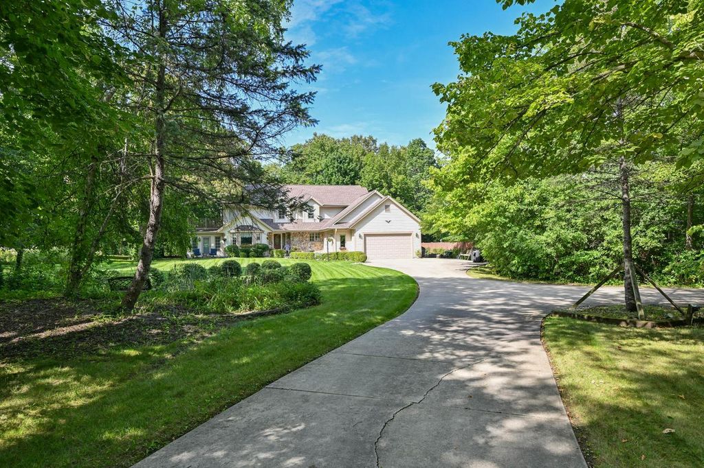4120 W Puetz ROAD, Franklin, WI 53132