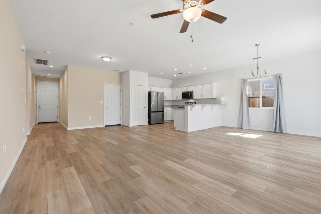 Image 12 of property listing at 10692 Daisy Way, Armona, CA 93202