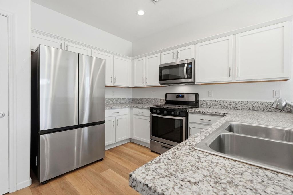 Image 15 of property listing at 10692 Daisy Way, Armona, CA 93202