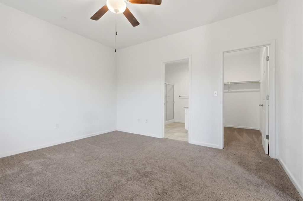 Image 20 of property listing at 10692 Daisy Way, Armona, CA 93202