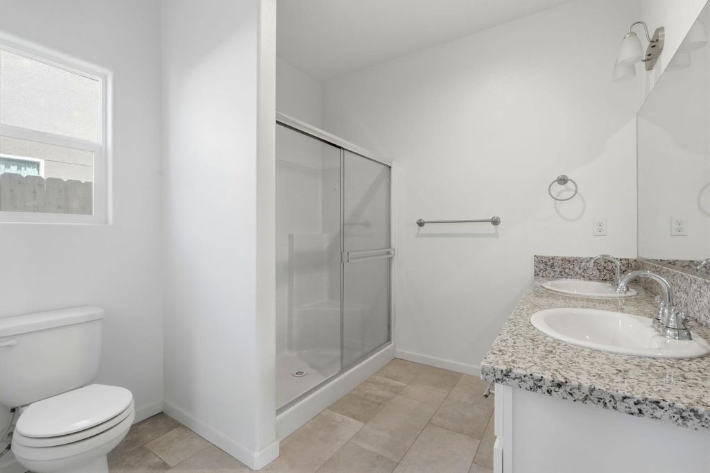 Image 24 of property listing at 10692 Daisy Way, Armona, CA 93202