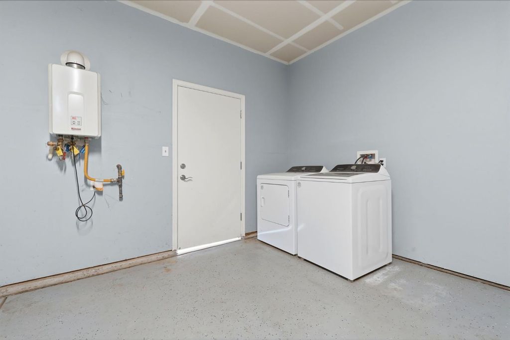 Image 26 of property listing at 10692 Daisy Way, Armona, CA 93202